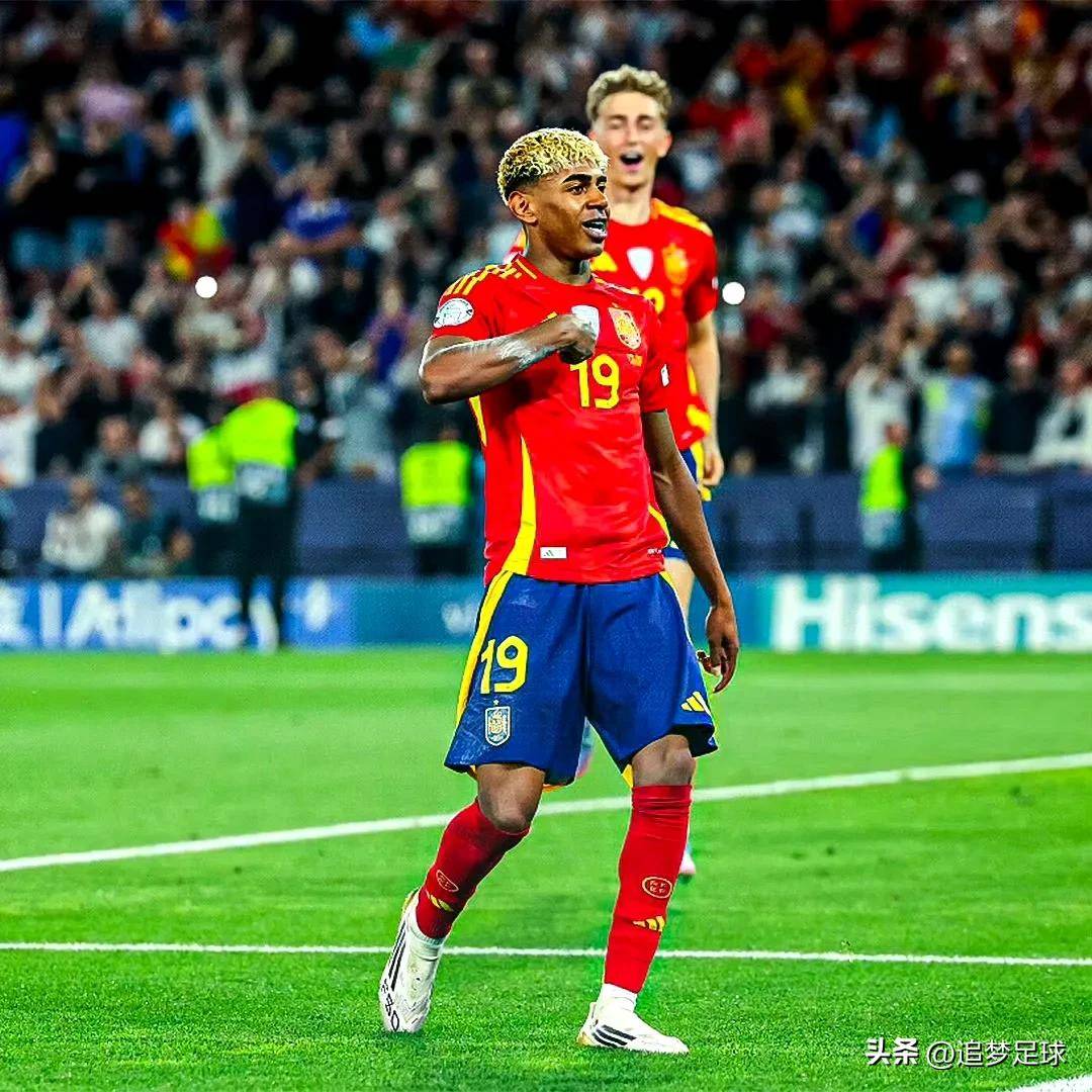 欧国联赛赛场上一番激烈的较量令人震撼，表现亮眼的简单介绍