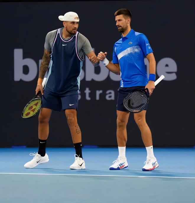 开云官网-丹麦羽毛球队鏖战泰国羽毛球队，林丹爆发神勇——羽毛球王者的辉煌时刻