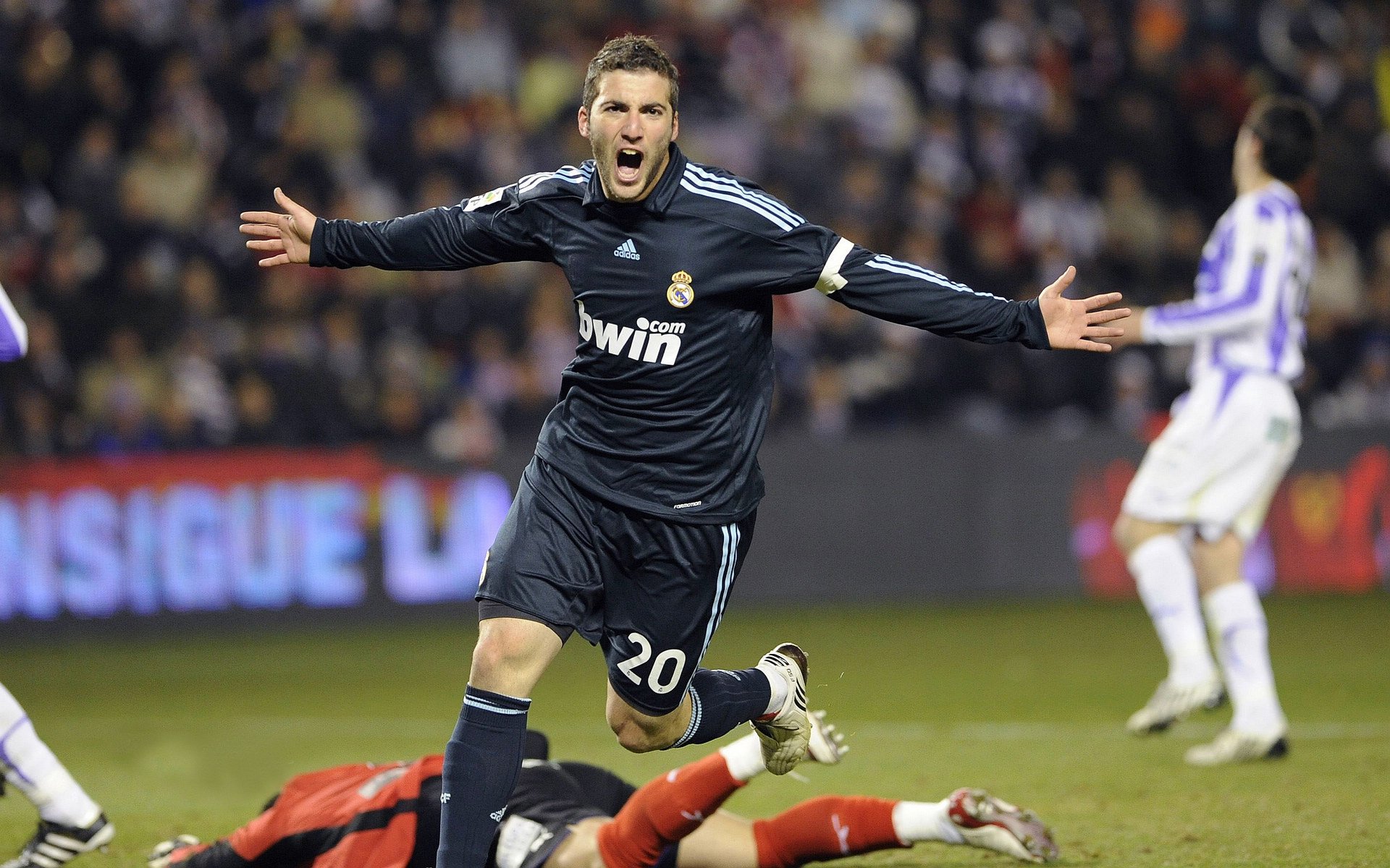 冠军之心，从绿茵场到硬木地，决战时刻的团队咏叹调